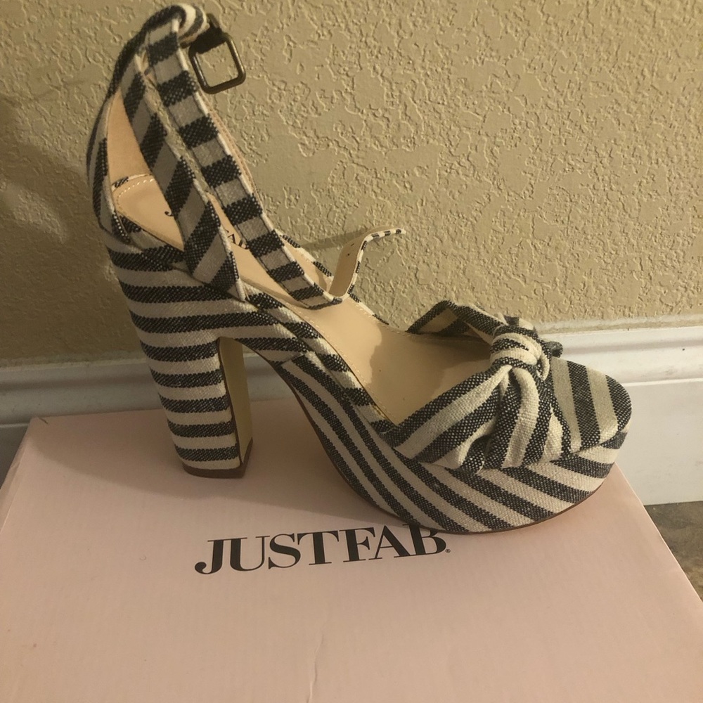 Just Fab size nine black and white dress shoes.